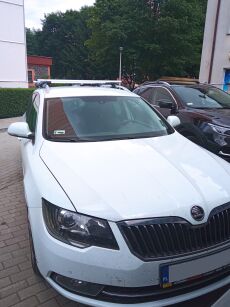 Bagażnik Alu Ecobase na relingi do Skoda SuperB II combi 2008-2015