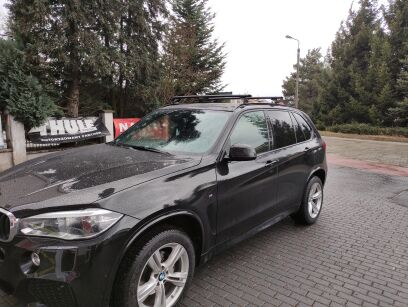 Bagażnik CRUZ Airo Black do BMW X5 E70 F15 z relingiem zintegrowanym 2013 - 2018