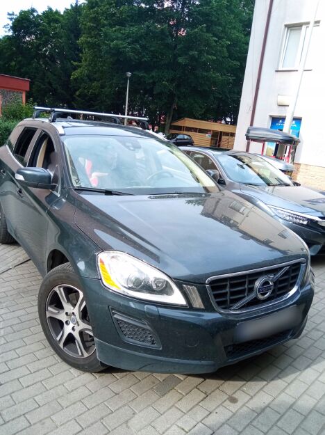 Bagażnik Amos BETA Dynamic na reling do Volvo XC60 I generacji 2008-2017